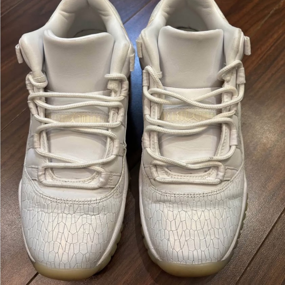 Nike Air Jordan 11 Retro Low - Picture 3 of 7